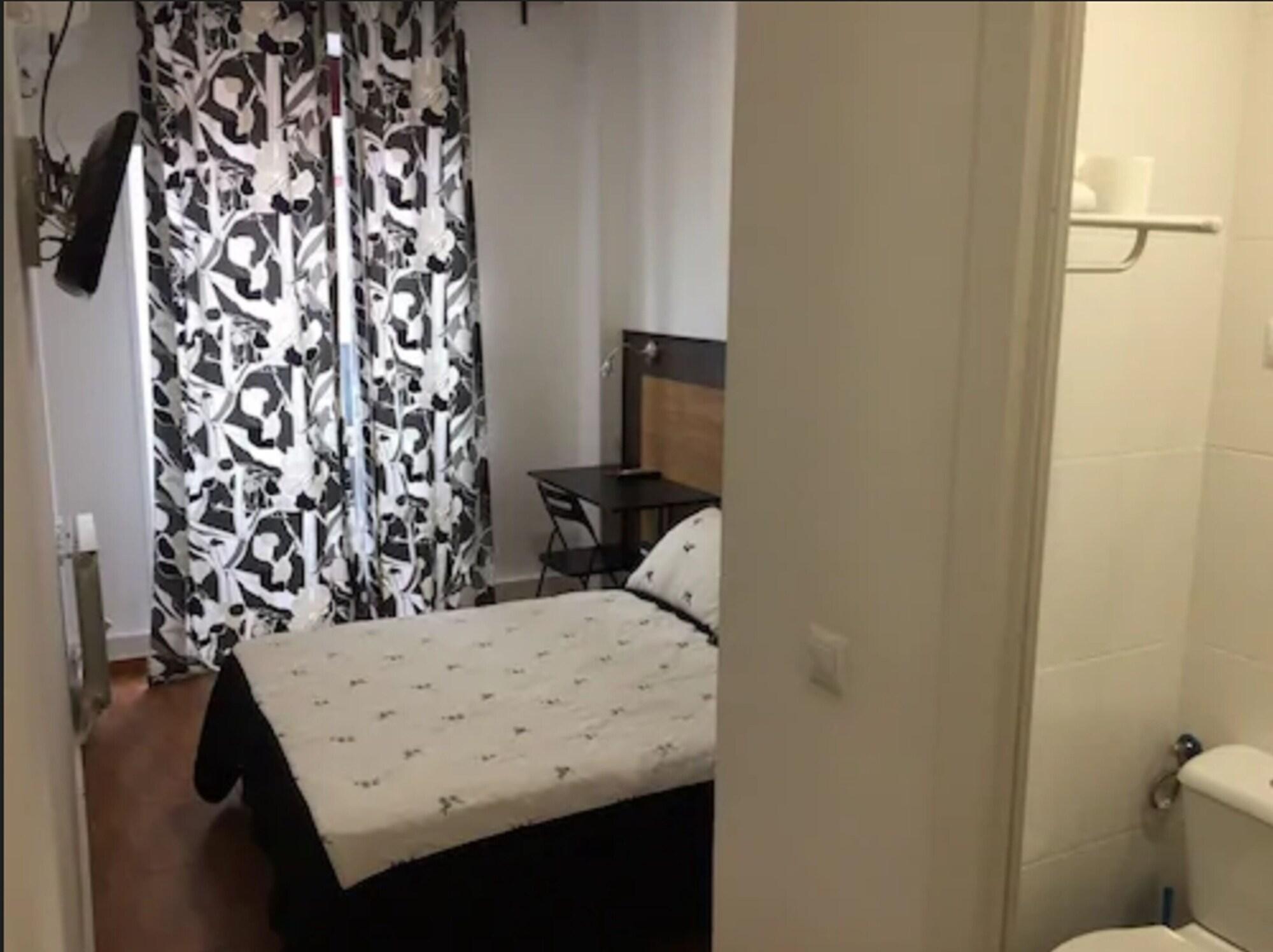 Hostal Oliver Madrid Ngoại thất bức ảnh