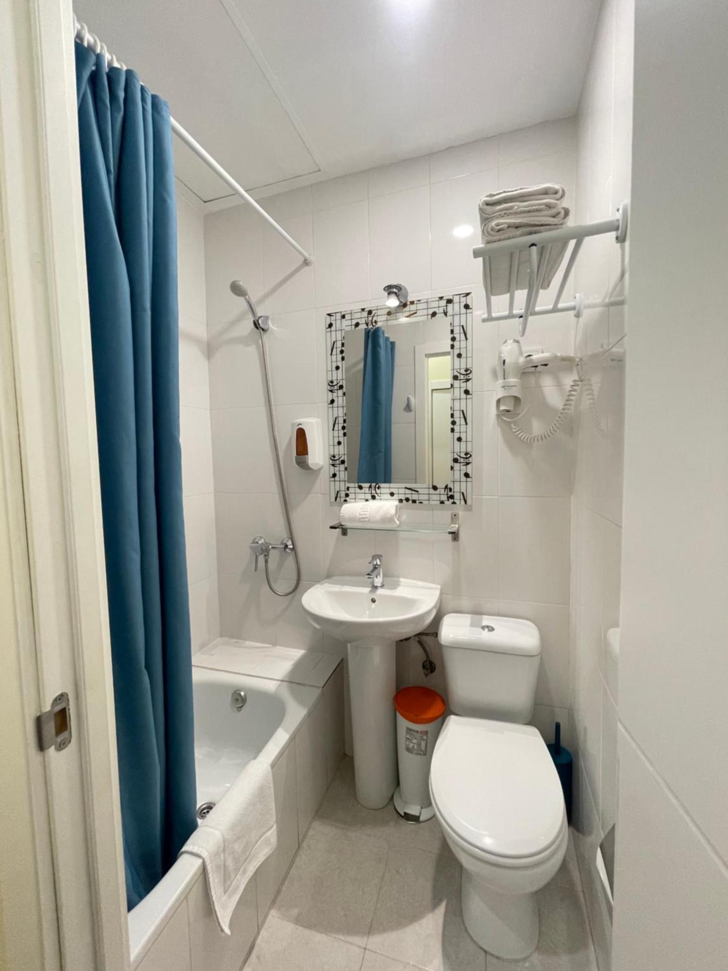 Hostal Oliver Madrid Ngoại thất bức ảnh