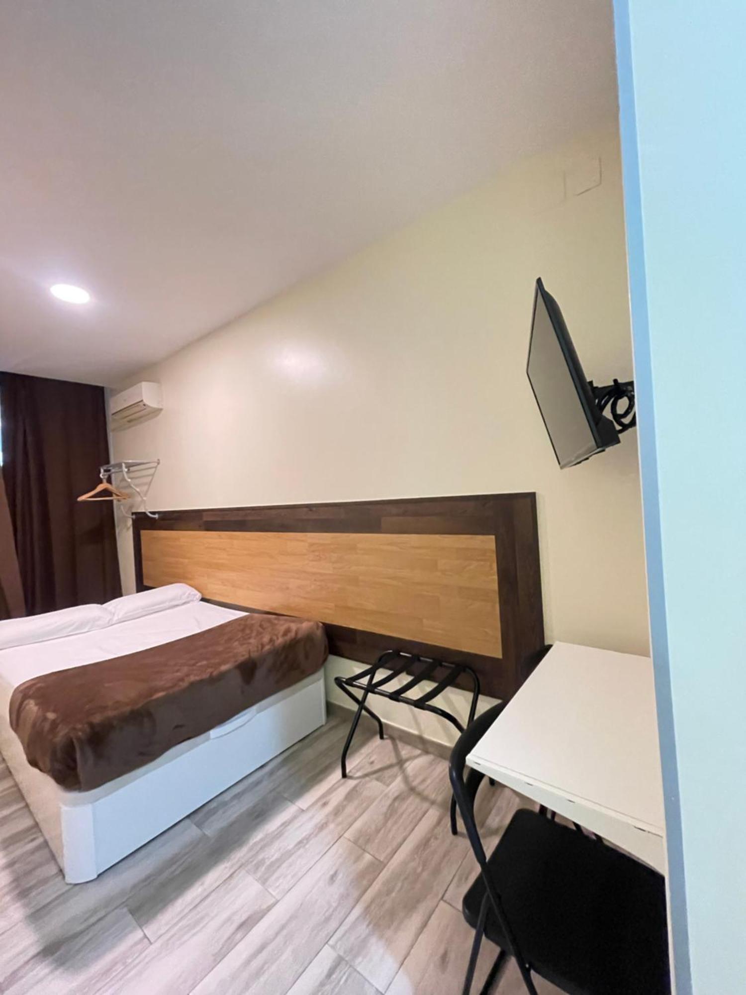 Hostal Oliver Madrid Ngoại thất bức ảnh