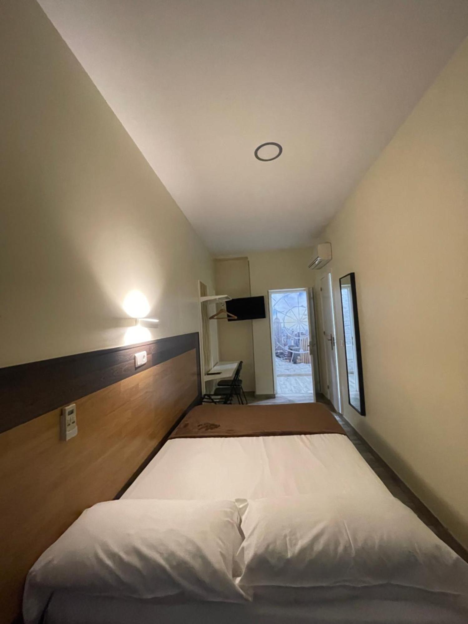Hostal Oliver Madrid Ngoại thất bức ảnh