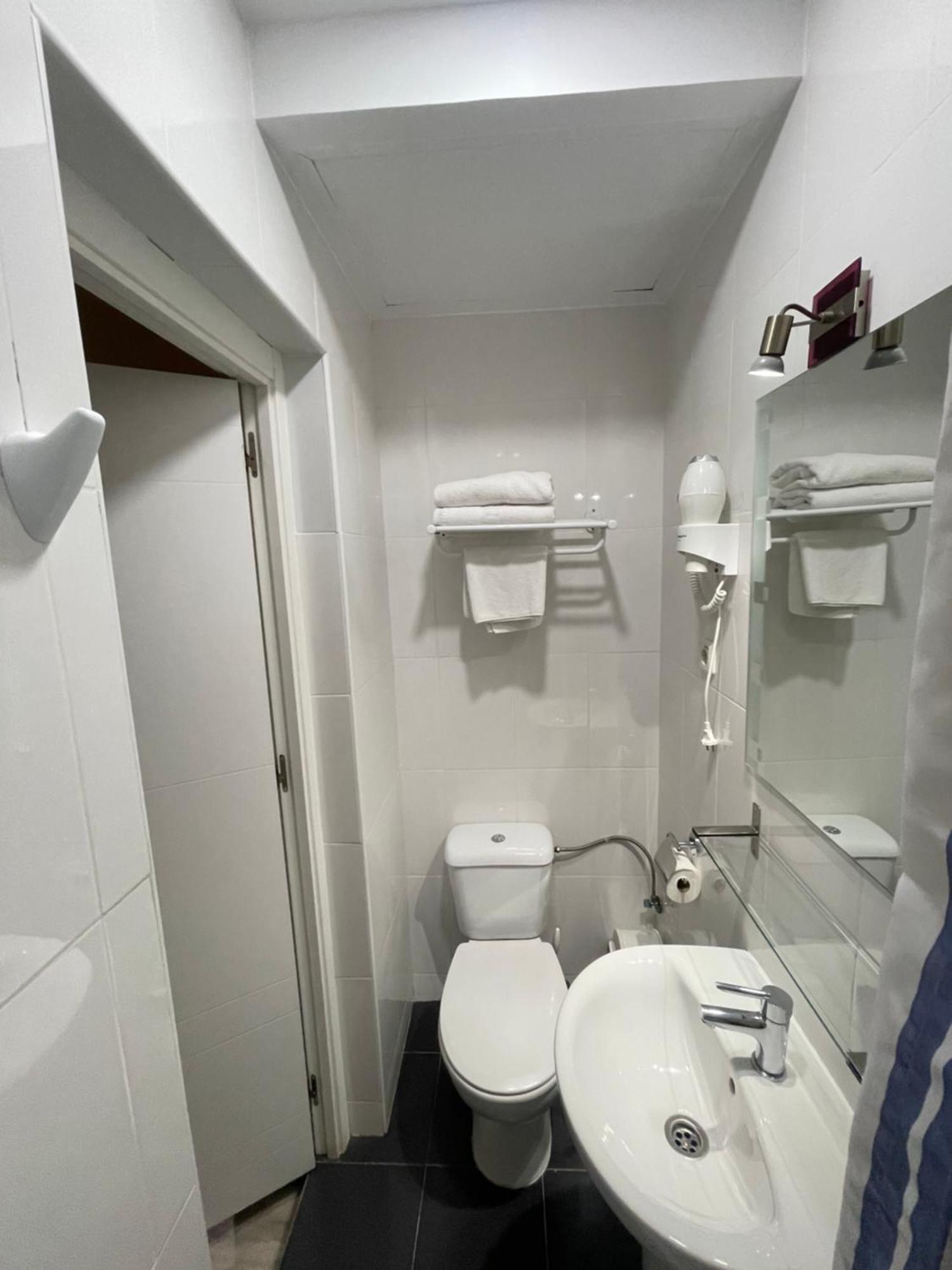 Hostal Oliver Madrid Ngoại thất bức ảnh