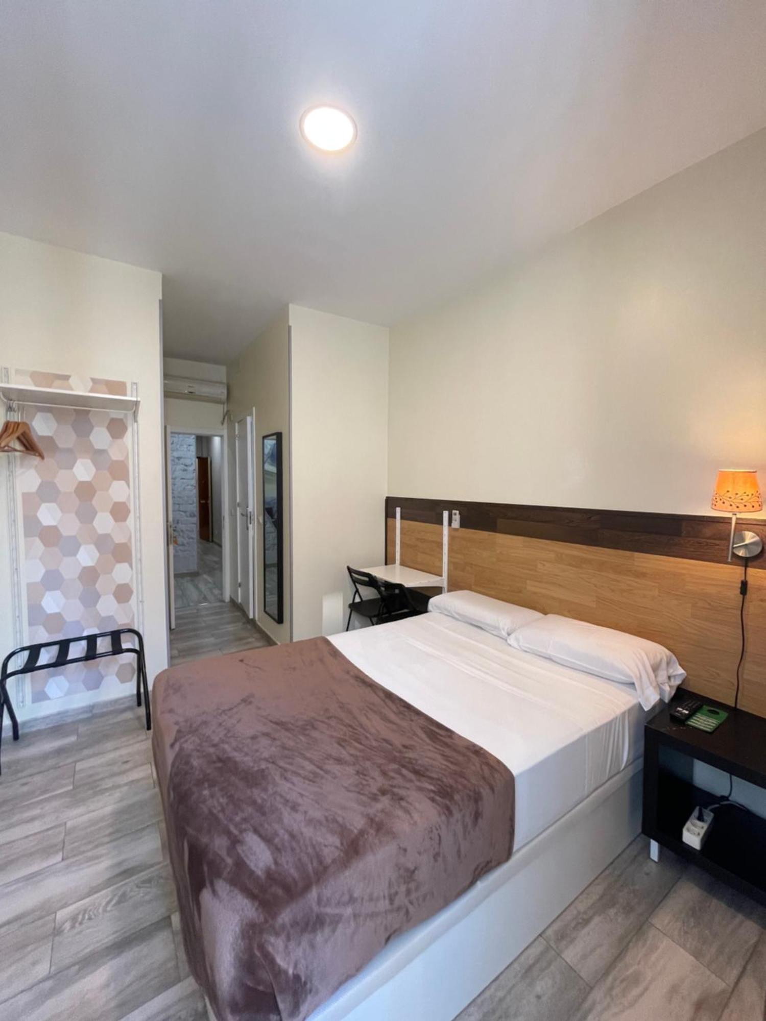 Hostal Oliver Madrid Ngoại thất bức ảnh