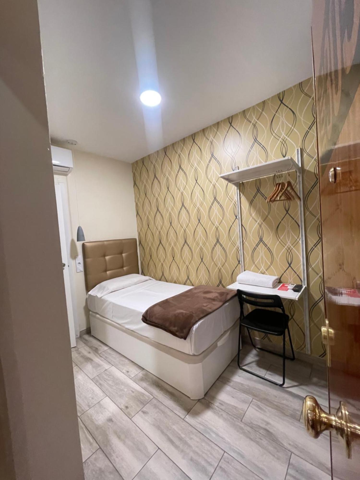 Hostal Oliver Madrid Ngoại thất bức ảnh