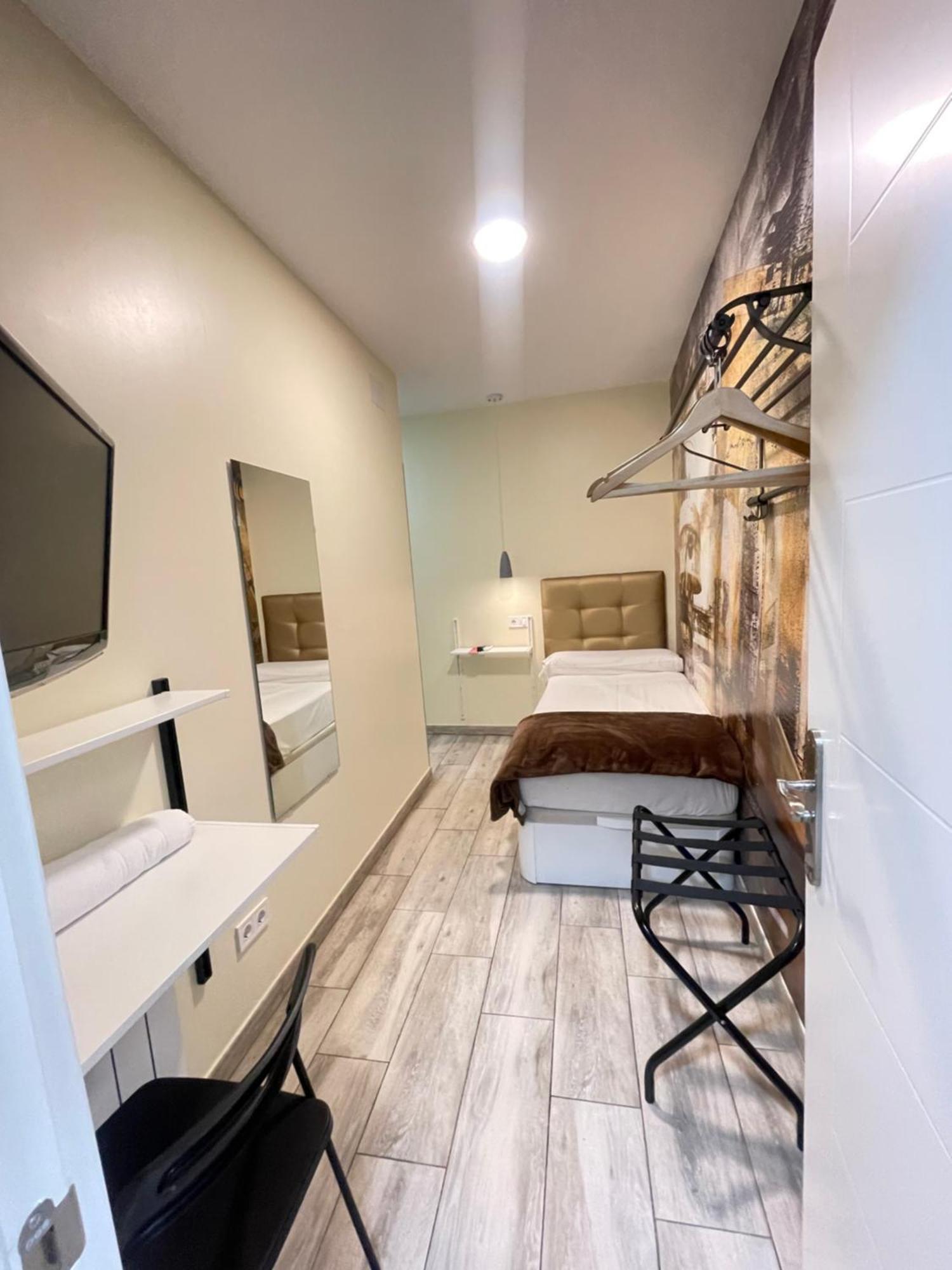Hostal Oliver Madrid Ngoại thất bức ảnh