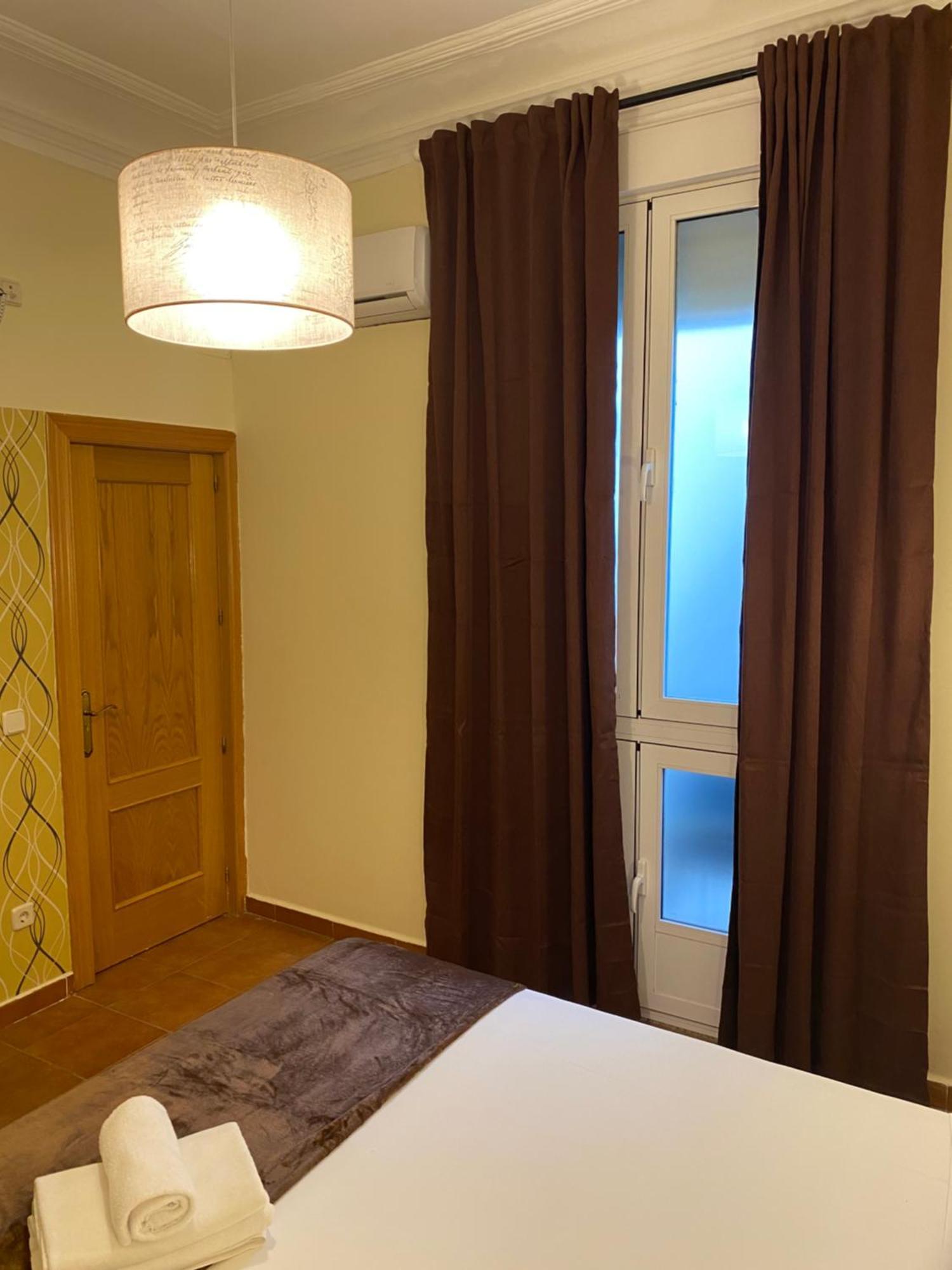Hostal Oliver Madrid Ngoại thất bức ảnh