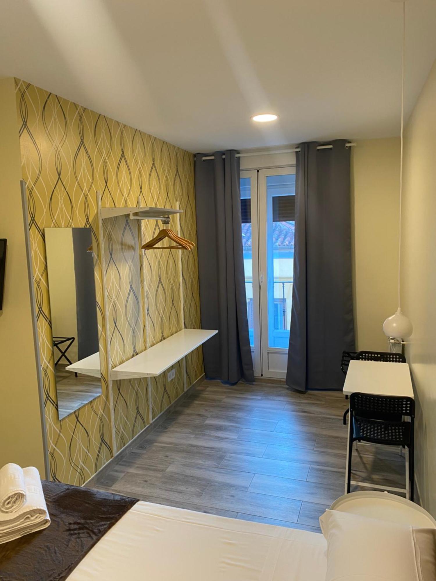 Hostal Oliver Madrid Ngoại thất bức ảnh