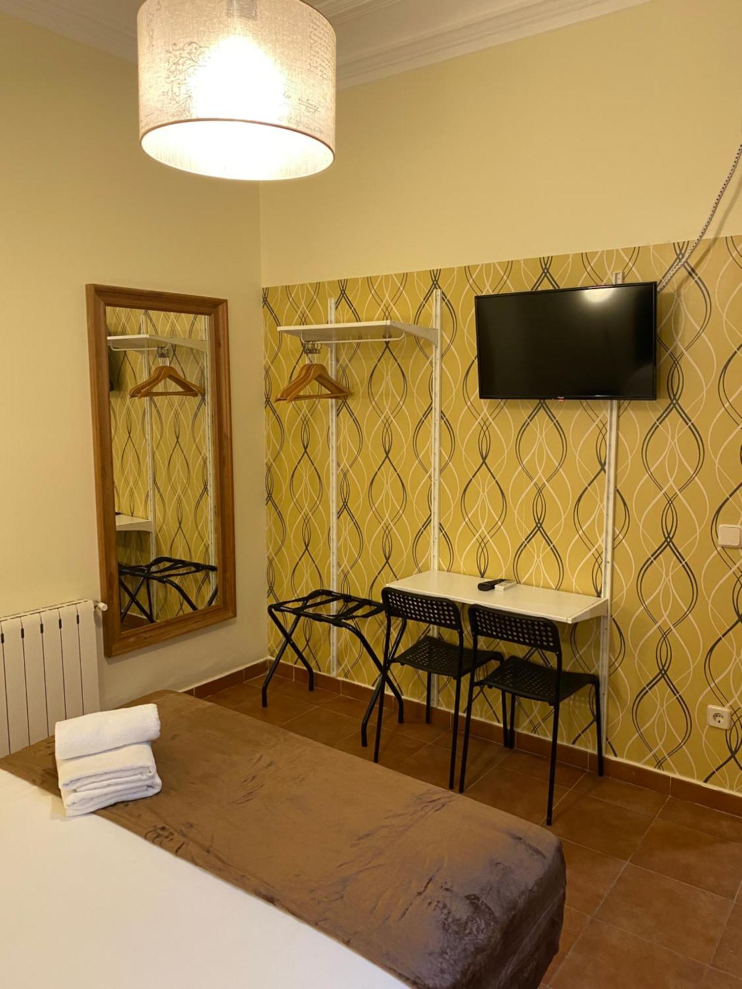 Hostal Oliver Madrid Ngoại thất bức ảnh