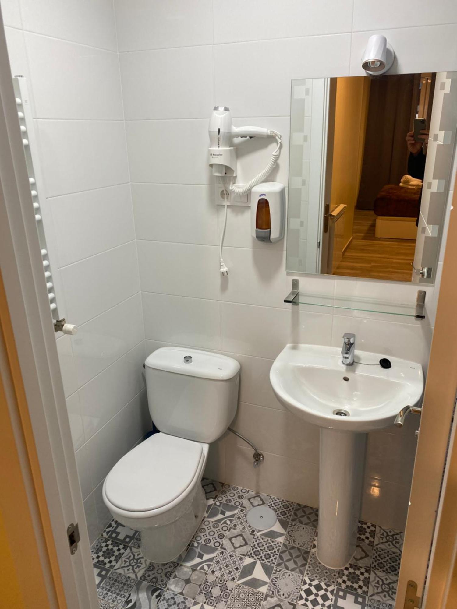 Hostal Oliver Madrid Ngoại thất bức ảnh