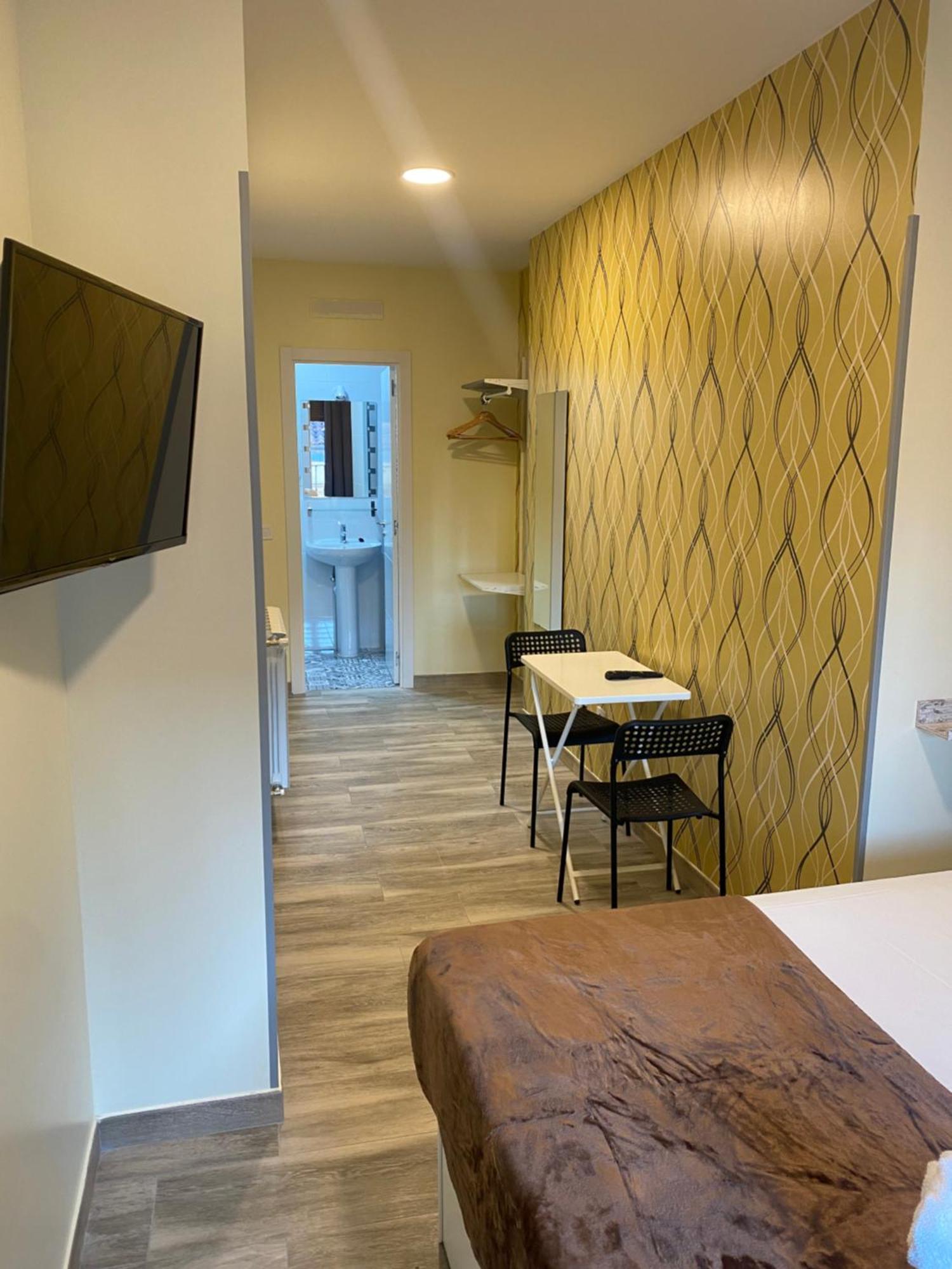 Hostal Oliver Madrid Ngoại thất bức ảnh