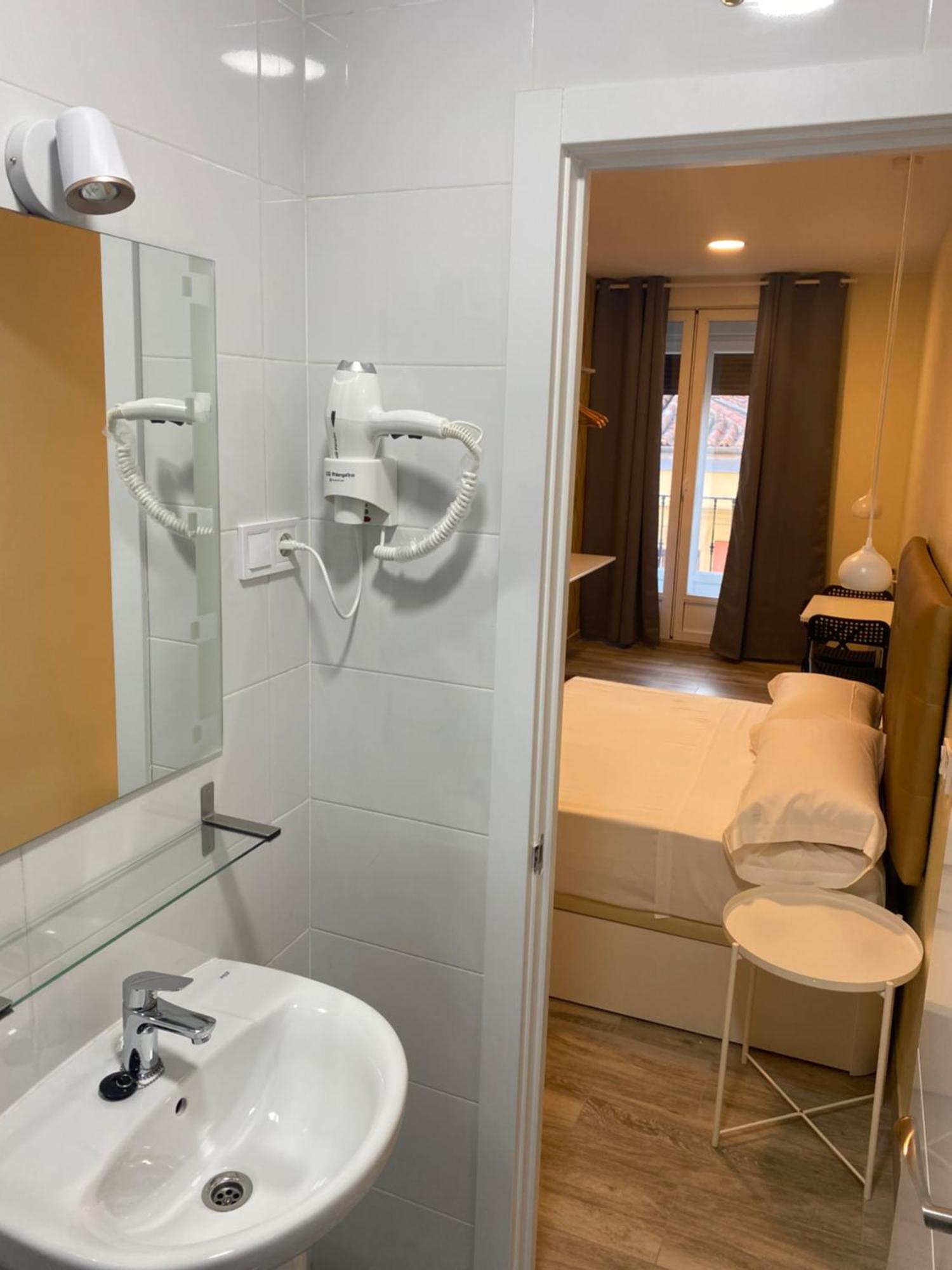 Hostal Oliver Madrid Ngoại thất bức ảnh