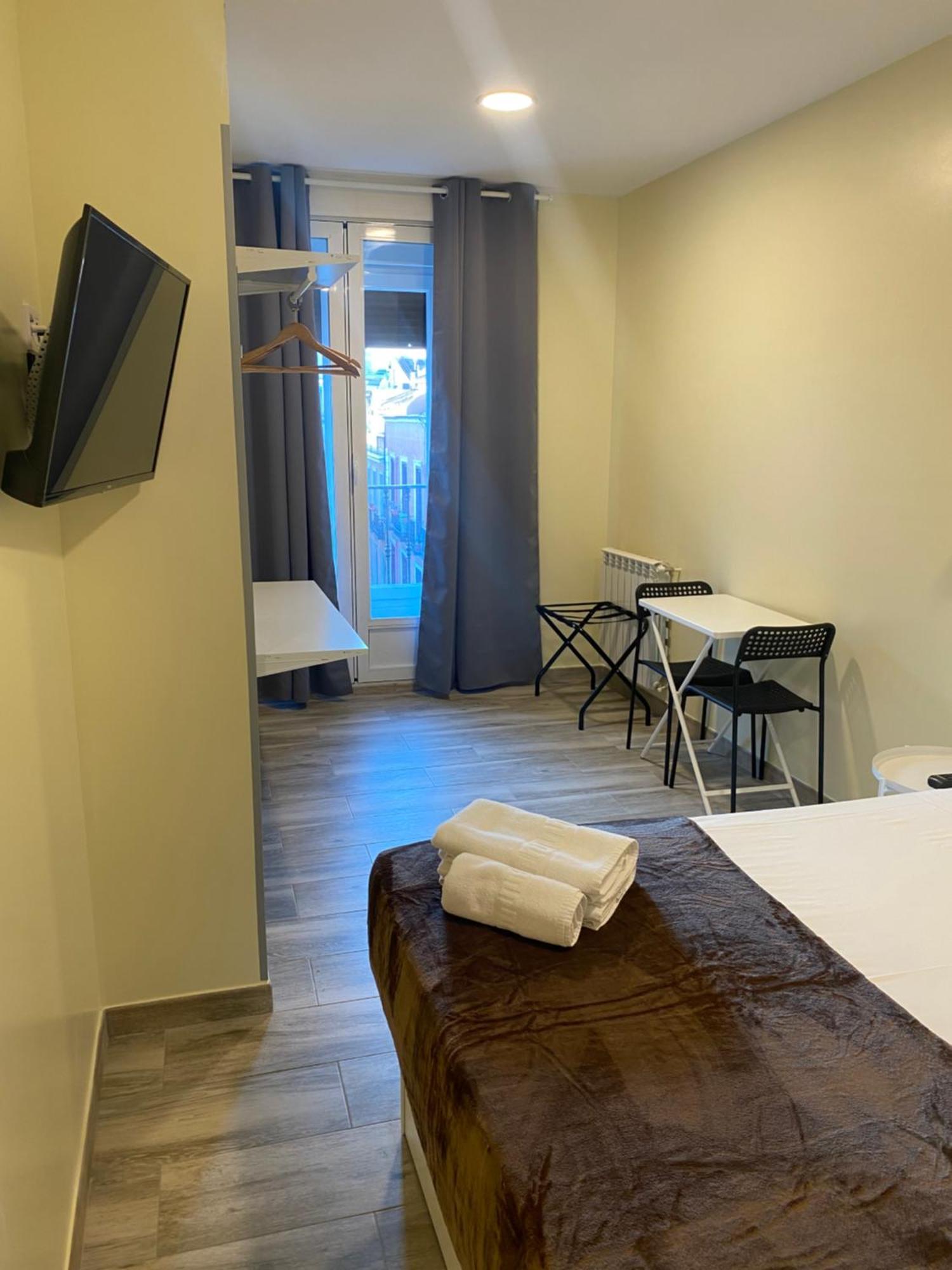 Hostal Oliver Madrid Ngoại thất bức ảnh