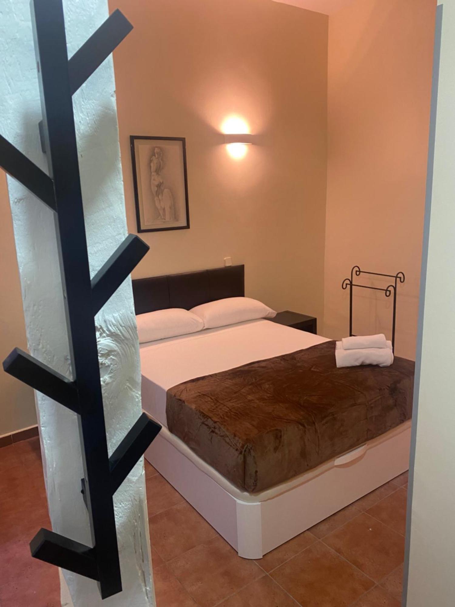 Hostal Oliver Madrid Ngoại thất bức ảnh