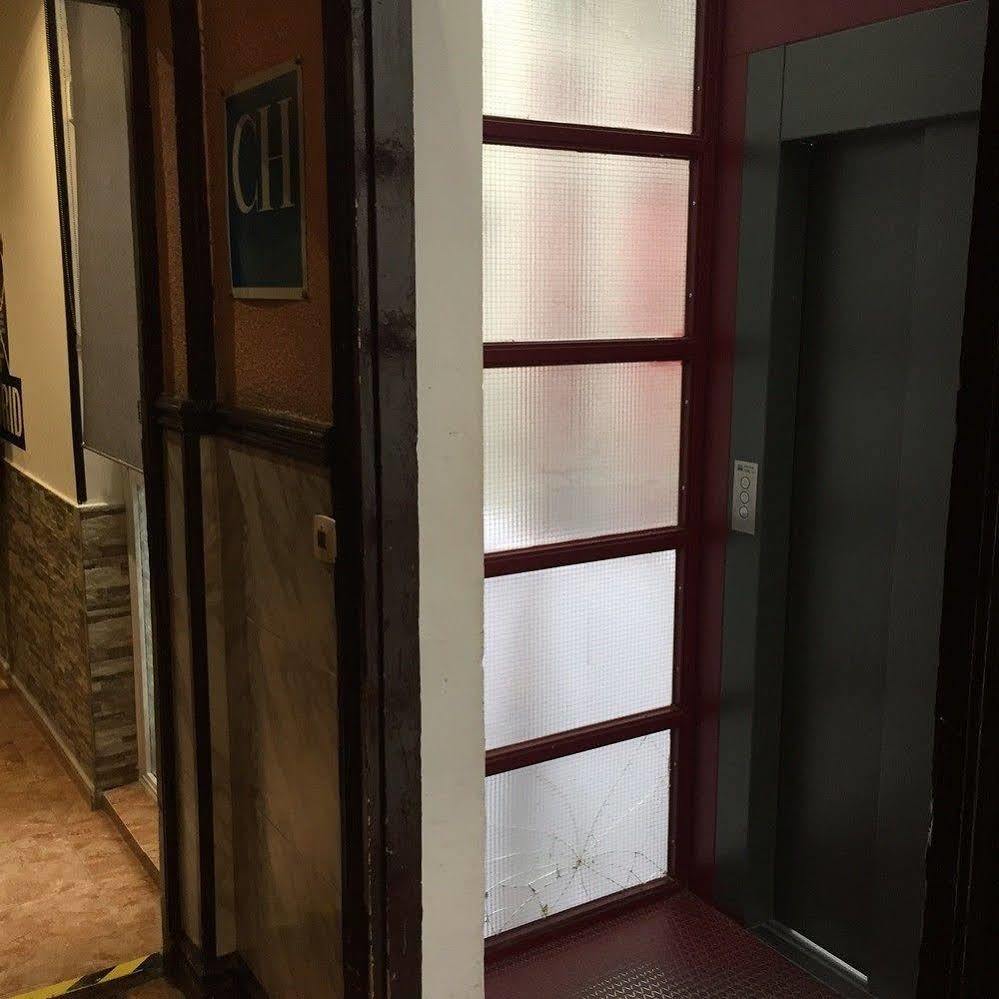Hostal Oliver Madrid Ngoại thất bức ảnh