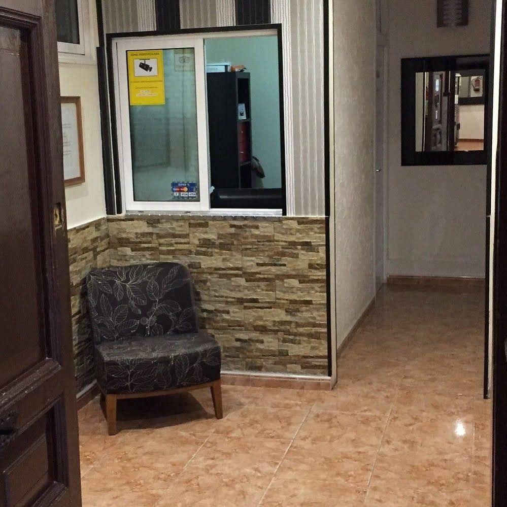 Hostal Oliver Madrid Ngoại thất bức ảnh