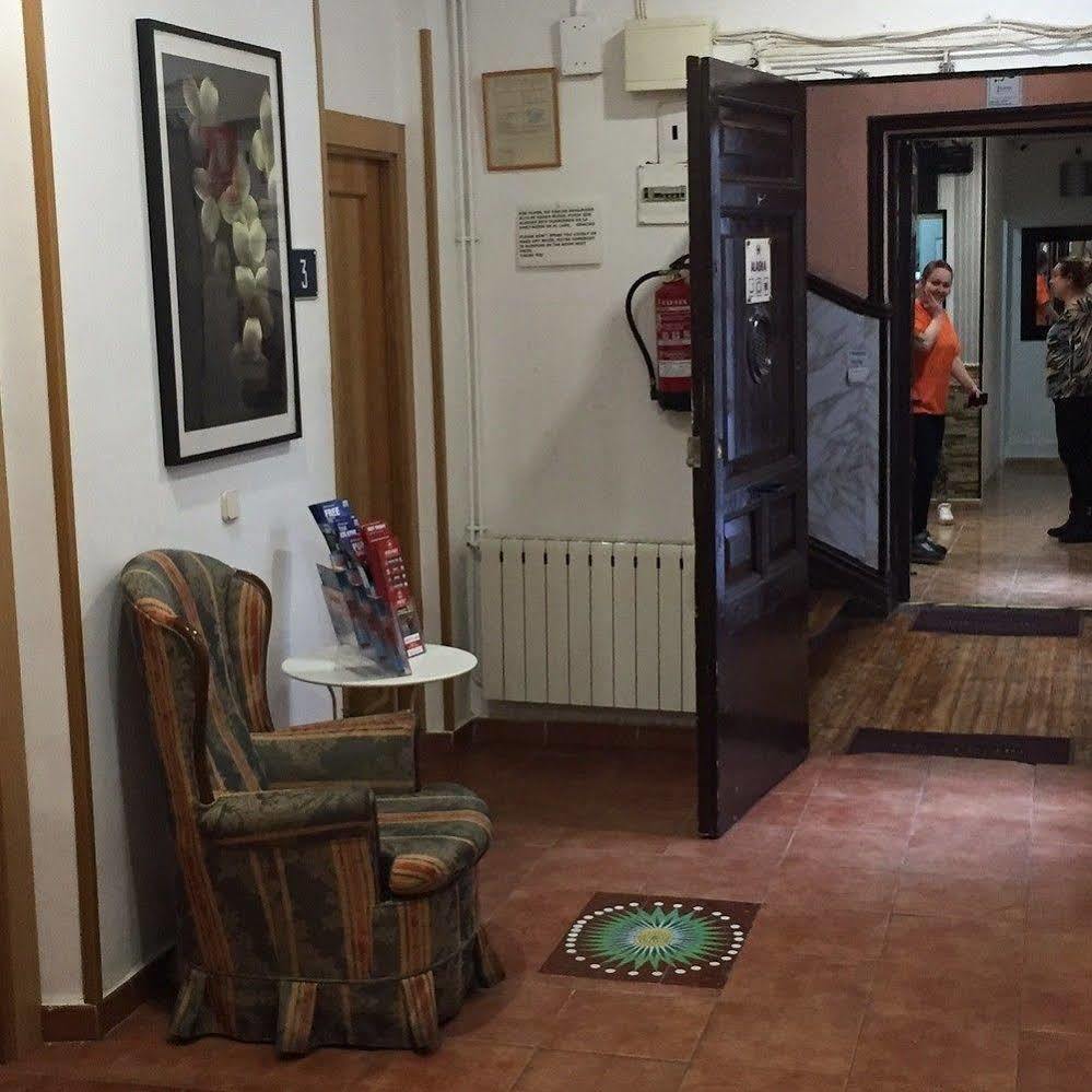 Hostal Oliver Madrid Ngoại thất bức ảnh