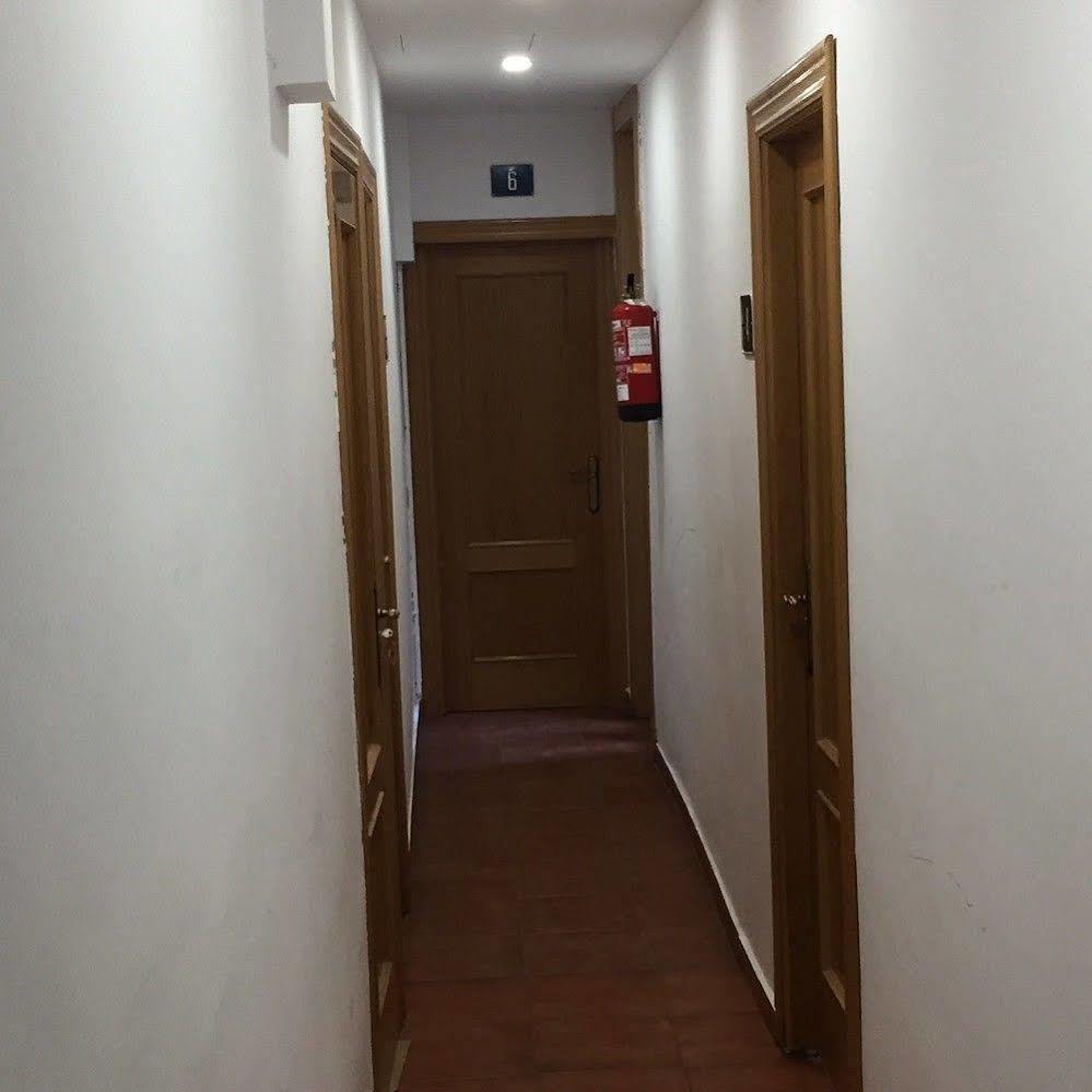 Hostal Oliver Madrid Ngoại thất bức ảnh